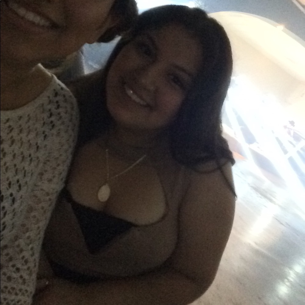 Meet your Posher, Kayla